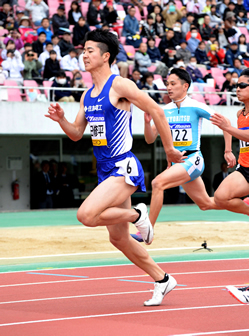 織田記念国際陸上男子１００メートル決勝　２位に入った多田修平選手＝４月、エディオンスタジアム広島